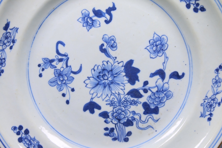 古玩陶瓷清乾隆·青花線描折枝花卉紋盤拍賣，當前價格0元
