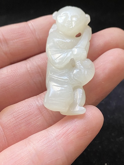 古玩玉器（一口價放漏）創匯期和田白玉雕“如意童子”拍賣，當前價格2800元