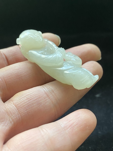 古玩玉器（一口價放漏）創匯期和田白玉雕“如意童子”拍賣，當前價格2800元