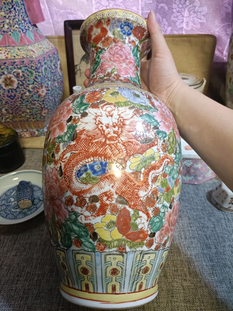 古玩陶瓷創匯粉彩龍紋盤口瓶拍賣，當前價格3588元