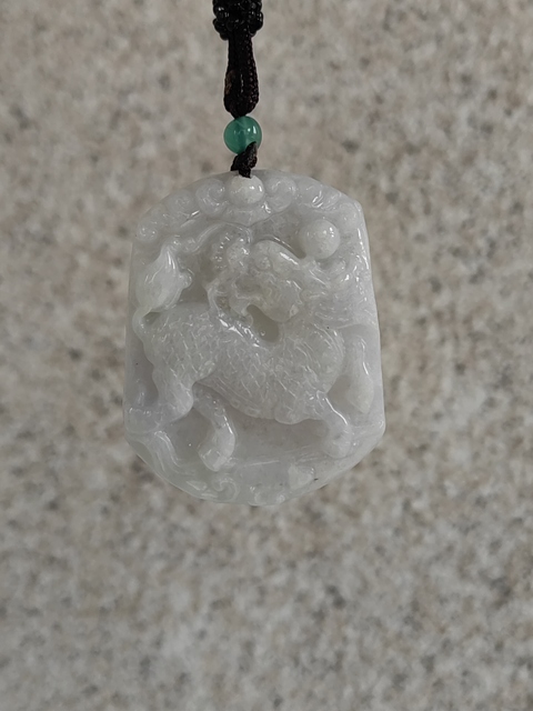 古玩玉器天然翡翠雕“麒麟牌”拍賣,當前價格260元