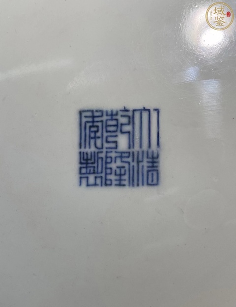 古玩陶瓷紅釉盤真品鑒賞圖