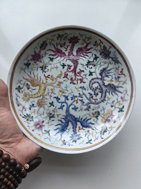 古玩陶瓷夔鳳紋粉彩盤真品鑒賞圖