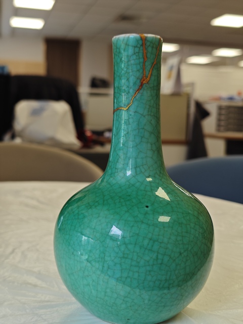 古玩陶瓷綠哥釉天球瓶真品鑒賞圖