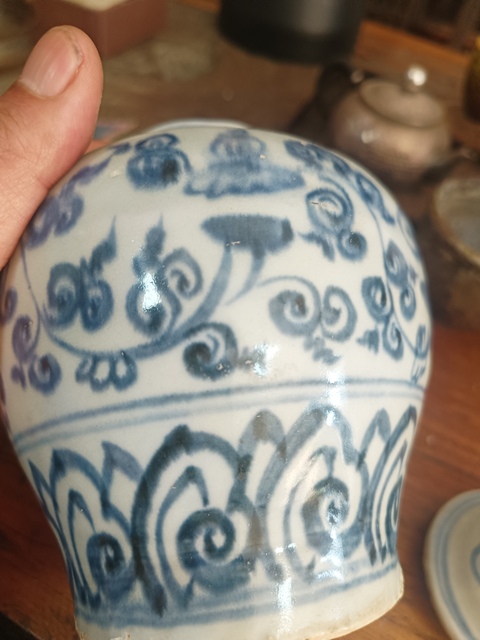 古玩陶瓷明中期青花纏枝紋蓋罐真品鑒賞圖