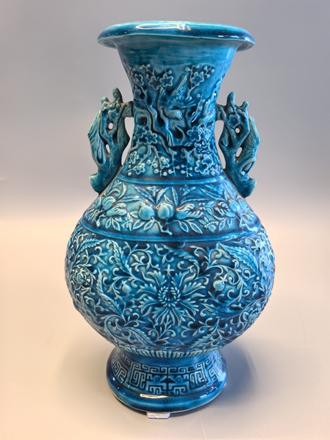 古玩陶瓷名家孔雀藍釉纏枝花鳥三多紋雙耳瓶拍賣,當前價格6500元