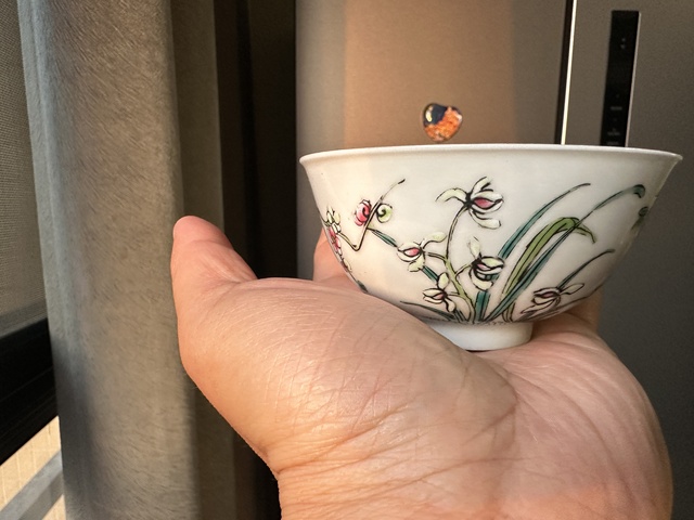 古玩陶瓷花卉紋粉彩茶圓真品鑒賞圖