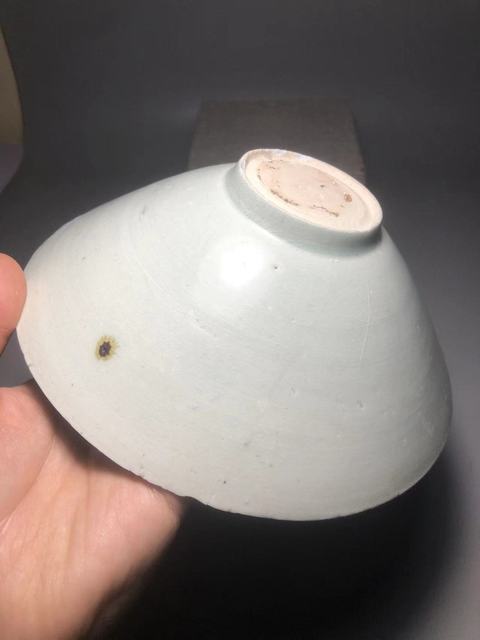 古玩陶瓷南宋，湖田窯青白釉嬰戲紋刻花斗笠碗拍賣，當前價格3200元