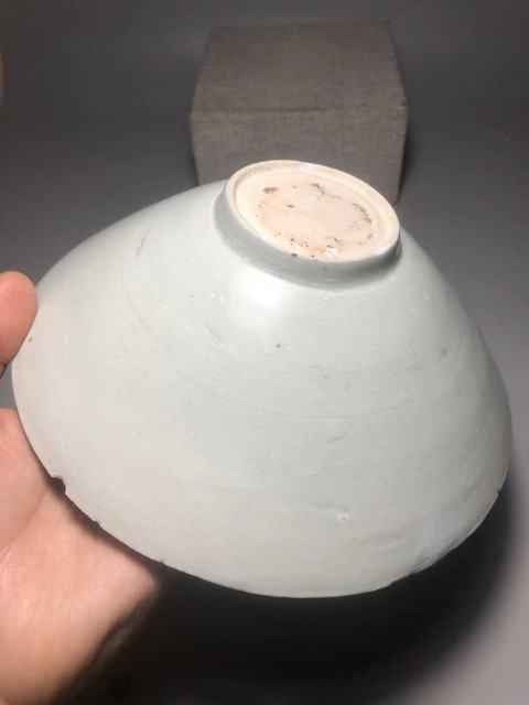 古玩陶瓷南宋，湖田窯青白釉嬰戲紋刻花斗笠碗拍賣，當前價格3200元