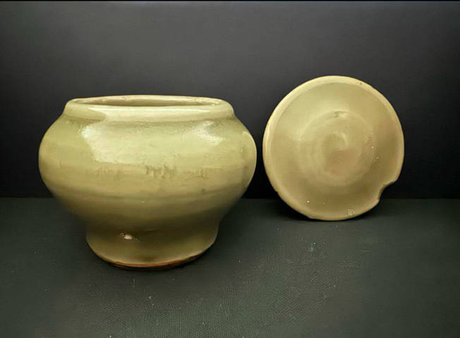古玩陶瓷龍泉青瓷蓋罐真品鑒賞圖