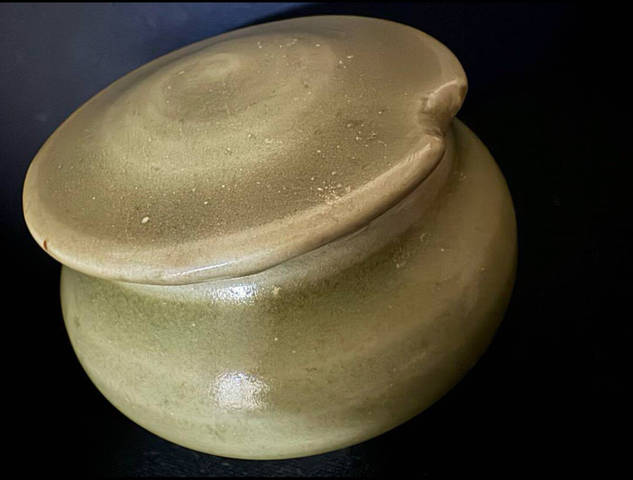古玩陶瓷龍泉青瓷蓋罐真品鑒賞圖