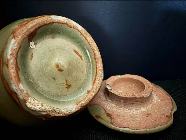 古玩陶瓷龍泉青瓷蓋罐真品鑒賞圖