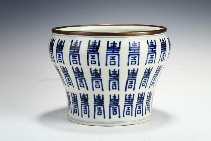 古玩陶瓷清中晚·青花壽字紋廣口罐真品鑒賞圖