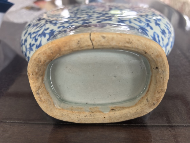古玩陶瓷青花抱月瓶真品鑒賞圖