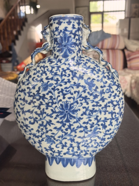 古玩陶瓷青花抱月瓶真品鑒賞圖