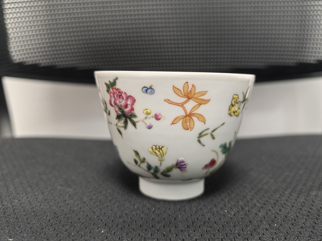 古玩陶瓷粉彩杯真品鑒賞圖