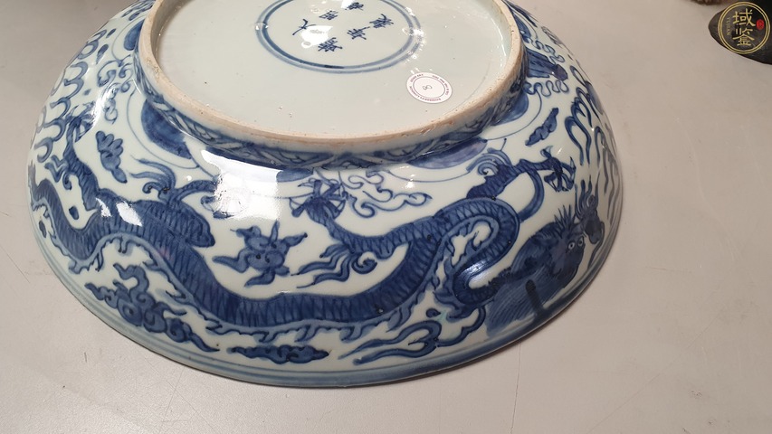 古玩陶瓷明嘉靖青花海水龍紋盤真品鑒賞圖