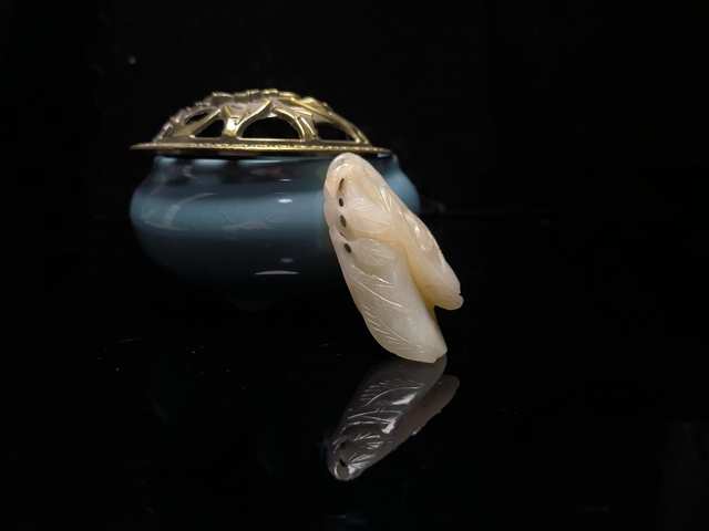 古玩雜項(一口價放漏)清代和田白玉紅沁瓜果墜拍賣,當前價格2600元