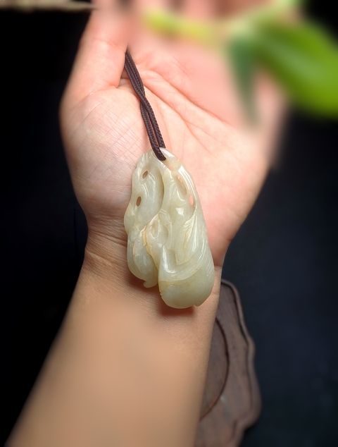 古玩雜項(一口價放漏)清代和田白玉紅沁瓜果墜拍賣,當前價格2600元