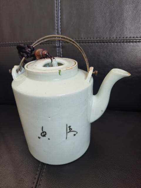 古玩陶瓷花卉紋提梁壺真品鑒賞圖