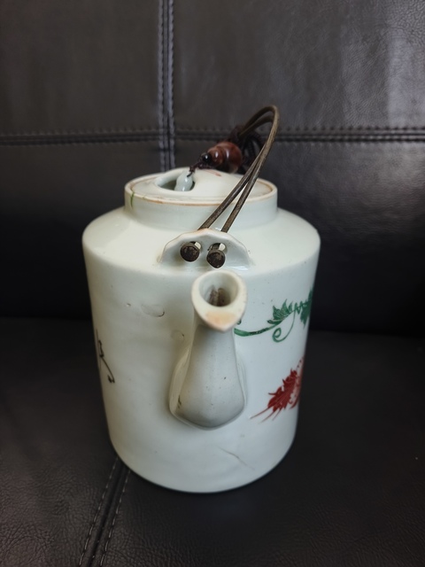 古玩陶瓷花卉紋提梁壺真品鑒賞圖