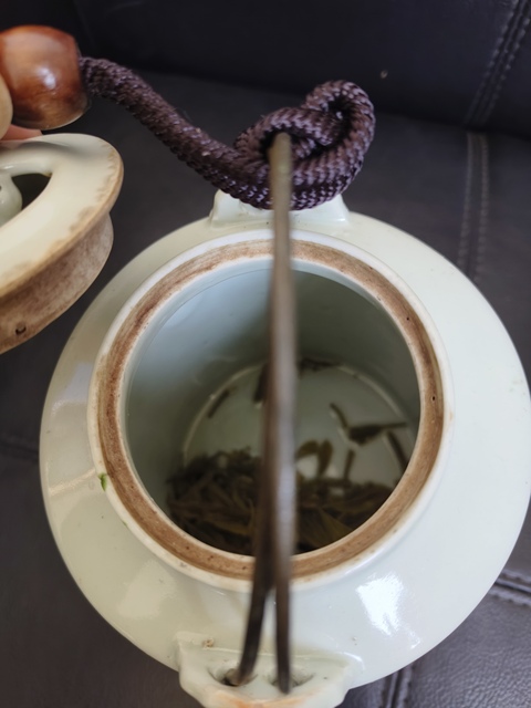 古玩陶瓷花卉紋提梁壺真品鑒賞圖