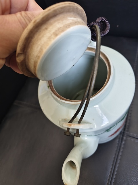 古玩陶瓷花卉紋提梁壺真品鑒賞圖