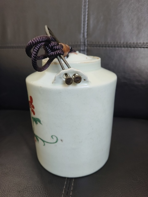古玩陶瓷花卉紋提梁壺真品鑒賞圖