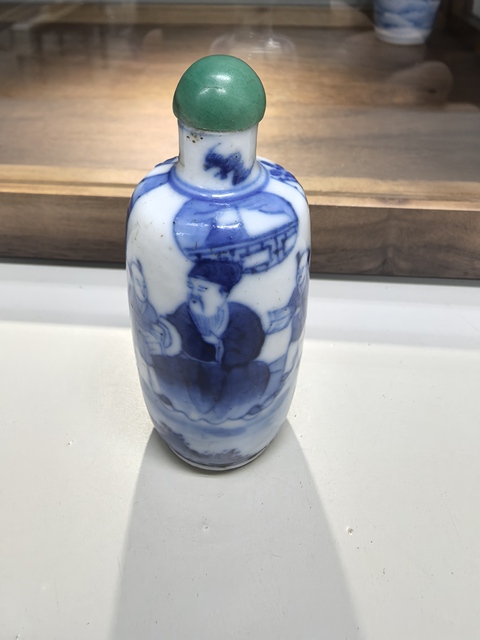 古玩陶瓷教子圖青花鼻煙壺真品鑒賞圖