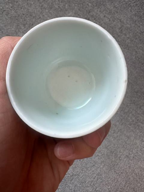 古玩陶瓷紅釉杯真品鑒賞圖