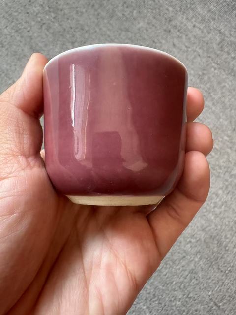 古玩陶瓷紅釉杯真品鑒賞圖