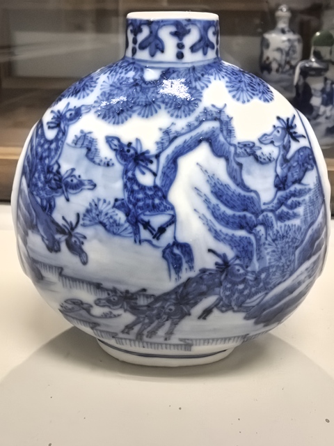 古玩陶瓷鹿紋青花鼻煙壺真品鑒賞圖
