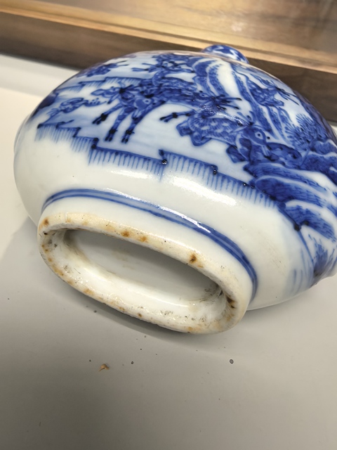 古玩陶瓷鹿紋青花鼻煙壺真品鑒賞圖