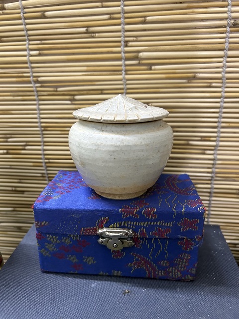 古玩陶瓷宋元青白釉蓋罐拍賣,當前價格888元