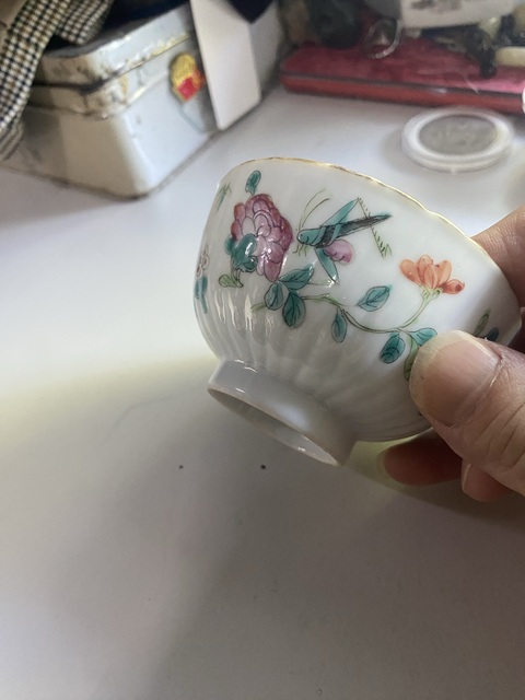 古玩陶瓷粉彩蟲草紋茶碗真品鑒賞圖