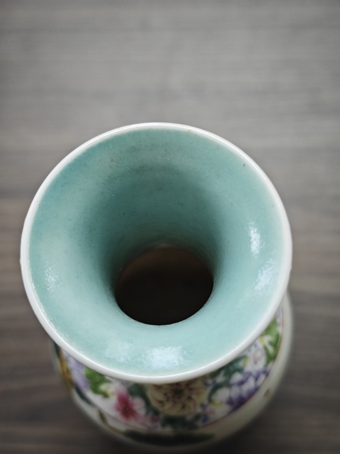 古玩陶瓷人物紋粉彩瓶真品鑒賞圖