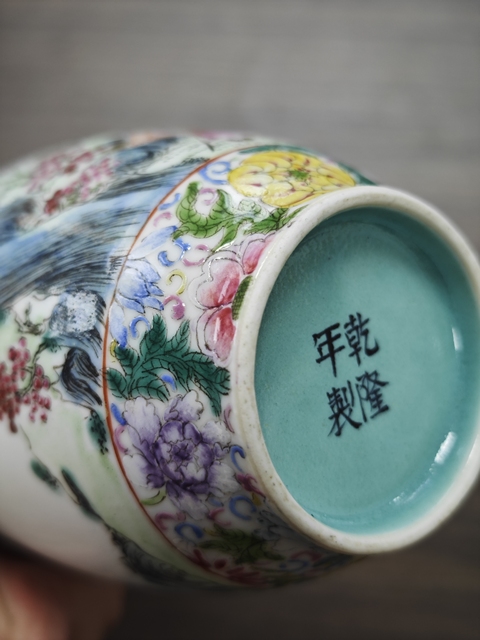 古玩陶瓷人物紋粉彩瓶真品鑒賞圖