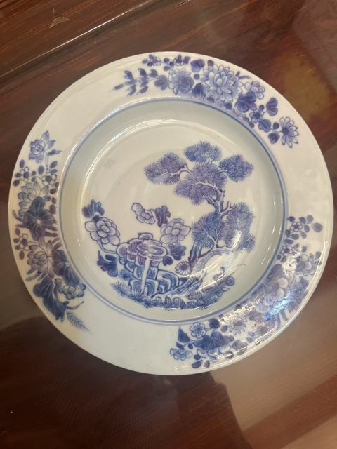 古玩陶瓷花卉紋青花盤真品鑒賞圖