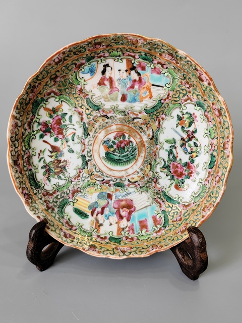 古玩陶瓷人物花鳥蝶紋廣彩盤真品鑒賞圖