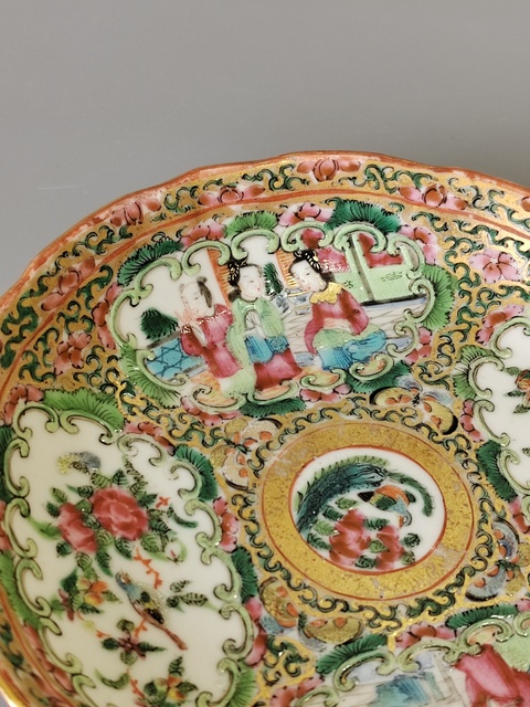古玩陶瓷清晚·廣彩開窗人物花鳥紋盤 真品鑒賞圖