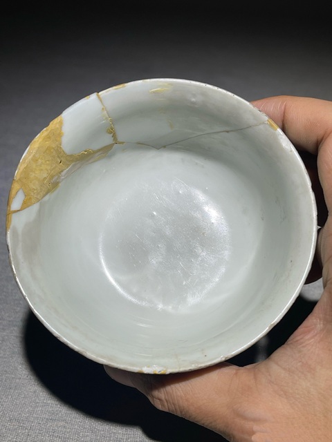 古玩陶瓷明·天啟暗刻藍(lán)釉花卉杯拍賣，當(dāng)前價(jià)格1000元