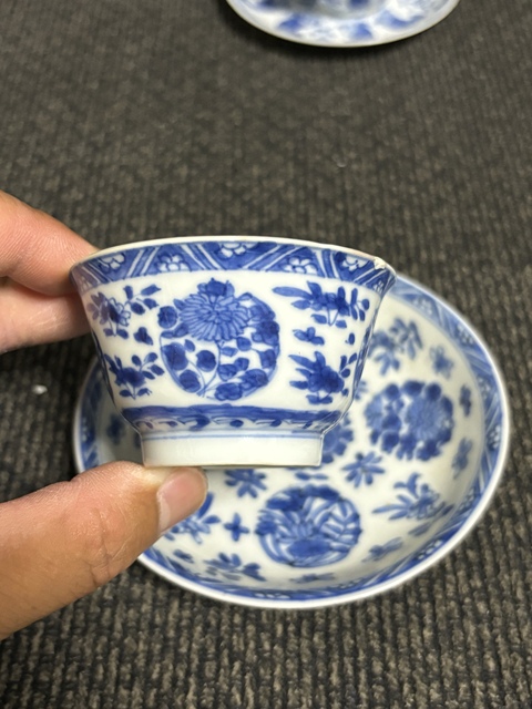 古玩陶瓷青花折枝花卉紋杯碟真品鑒賞圖