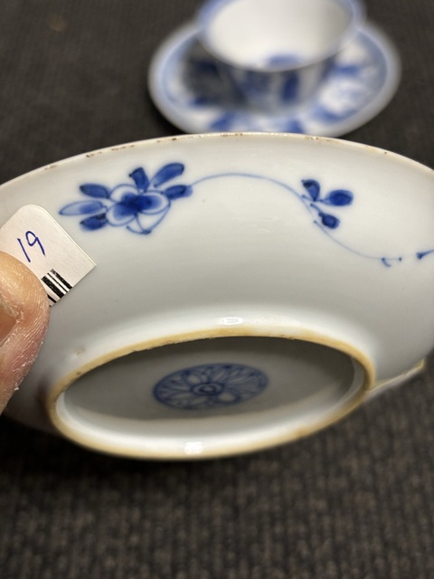 古玩陶瓷青花折枝花卉紋杯碟真品鑒賞圖