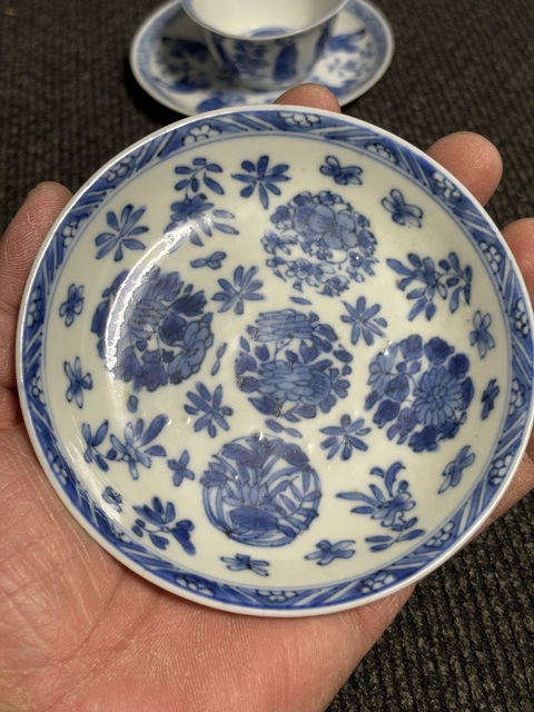 古玩陶瓷青花折枝花卉紋杯碟真品鑒賞圖