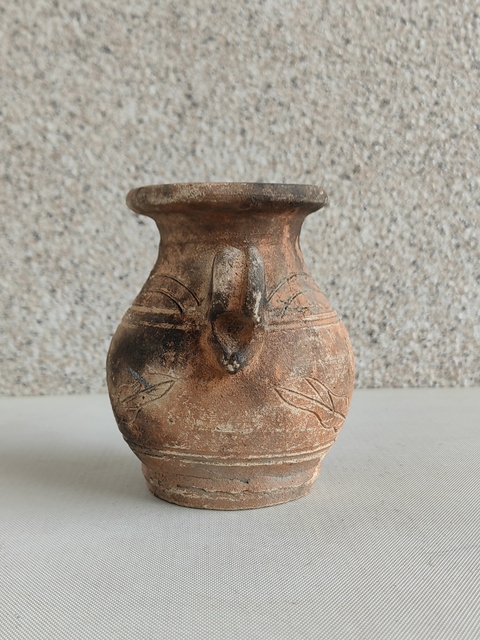 古玩陶瓷刻花雙耳瓶拍賣,當(dāng)前價(jià)格298元
