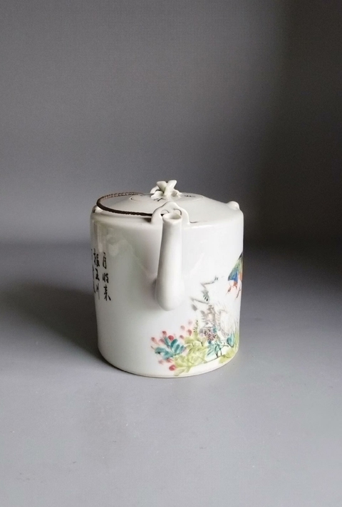 古玩陶瓷清晚期淺絳彩花鳥詩文提梁壺拍賣,當前價格1200元