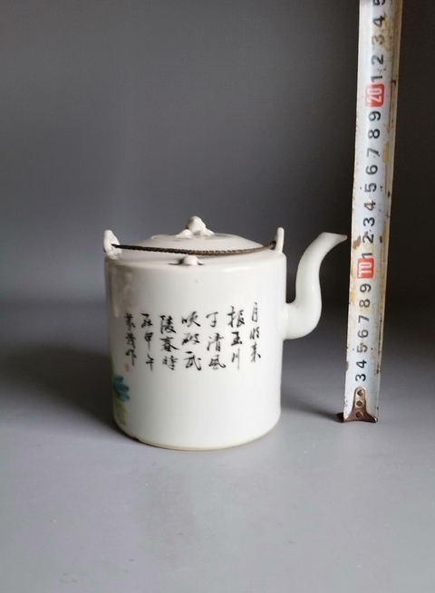 古玩陶瓷清晚期淺絳彩花鳥詩文提梁壺拍賣,當前價格1200元