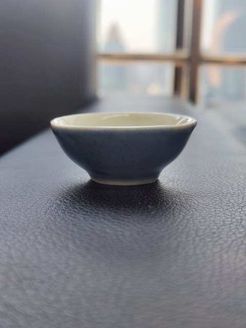 古玩陶瓷清代時期霽藍釉杯拍賣,當前價格300元