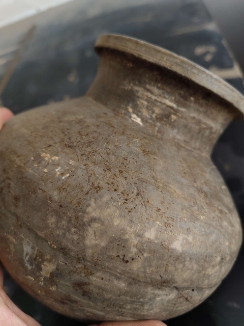 古玩陶瓷館藏級漢代鉛筆工陶瓶拍賣，當前價格1980元