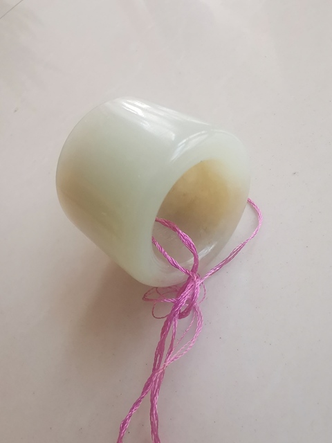 古玩玉器和田糖白玉扳指拍賣，當前價格388元